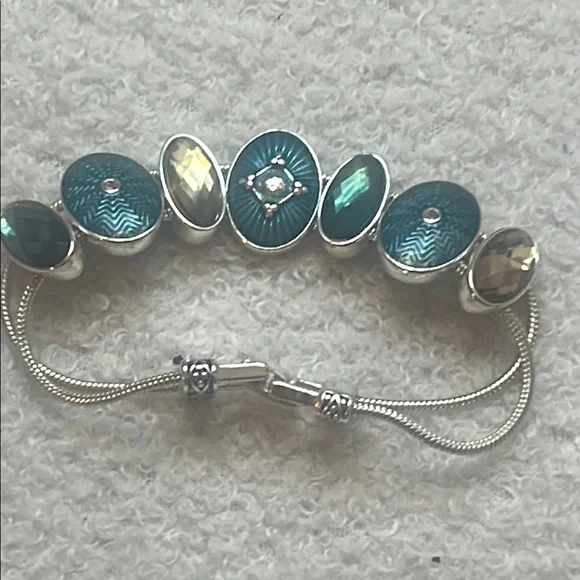 Elegant Multi-Color Bracelet - Picture 4 of 5